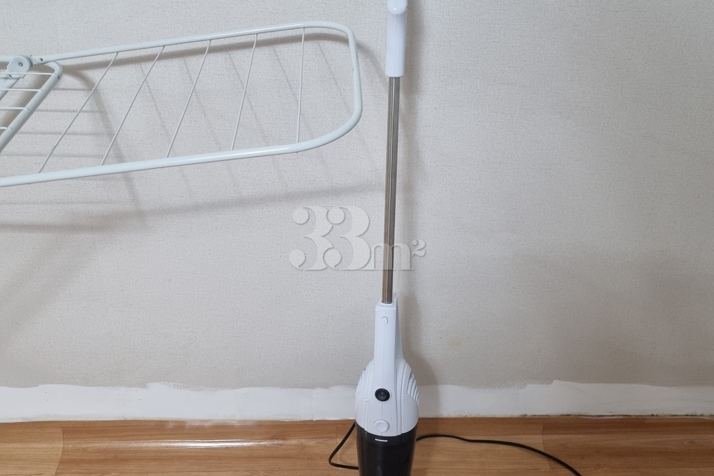 Spacious studio apartment between Hongdae and 9th image