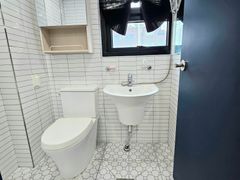 A great house to live in near the subway stat 6th image