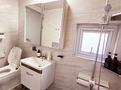 Spacious rooms and ocean views. 10th image
