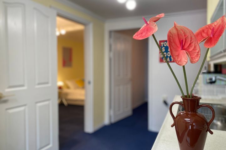 5 minutes from Sinchon Station / 1st floor, p 7th image