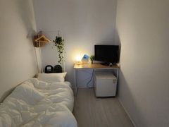 A comfortable room in a comfortable home. 2th image