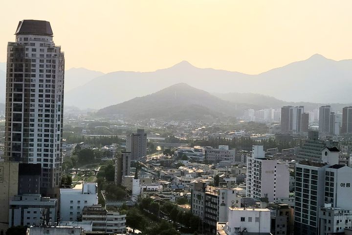 Hot spring with a full range of amenities and 16th image