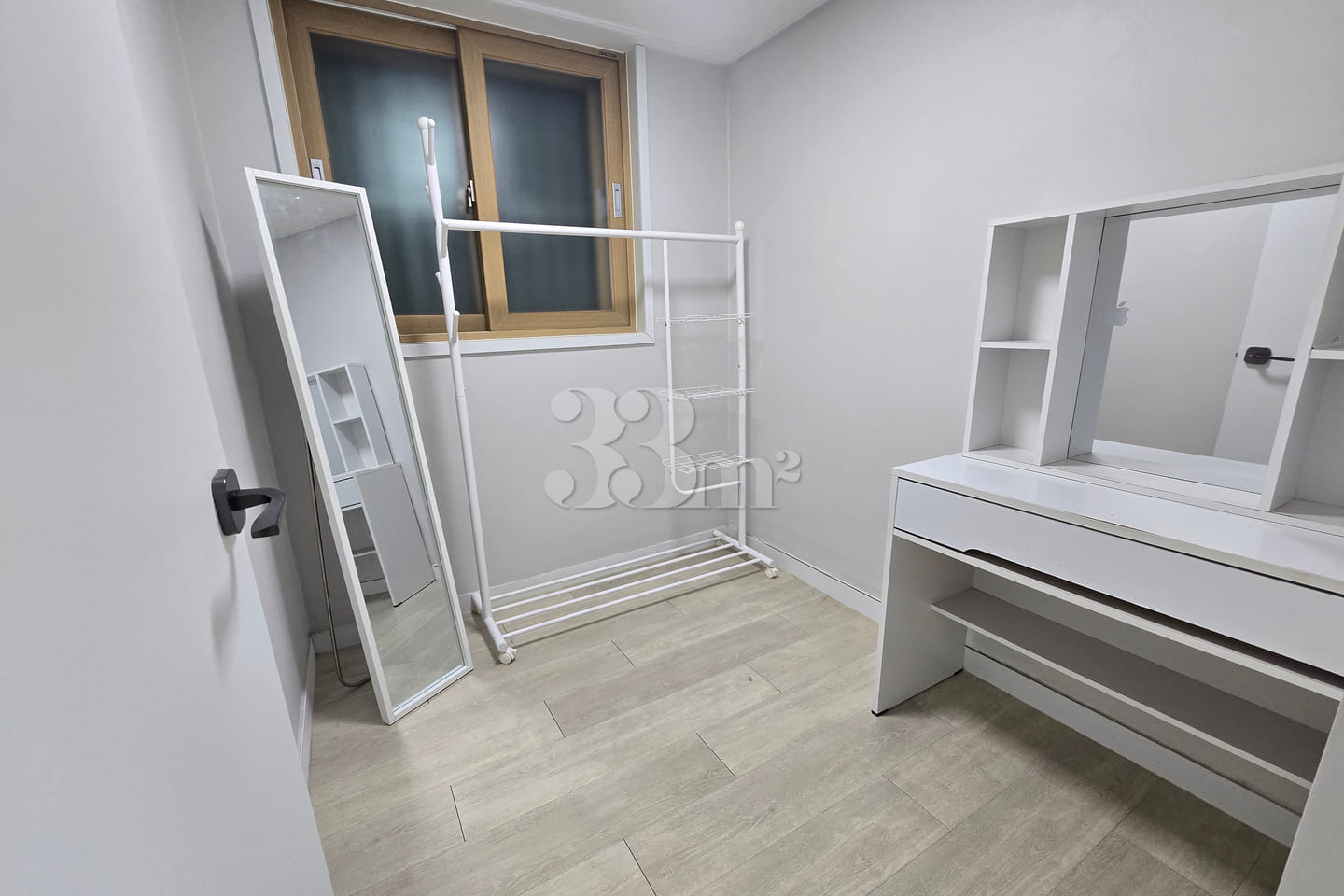 Newly remodeled 2-room apartment 4th image
