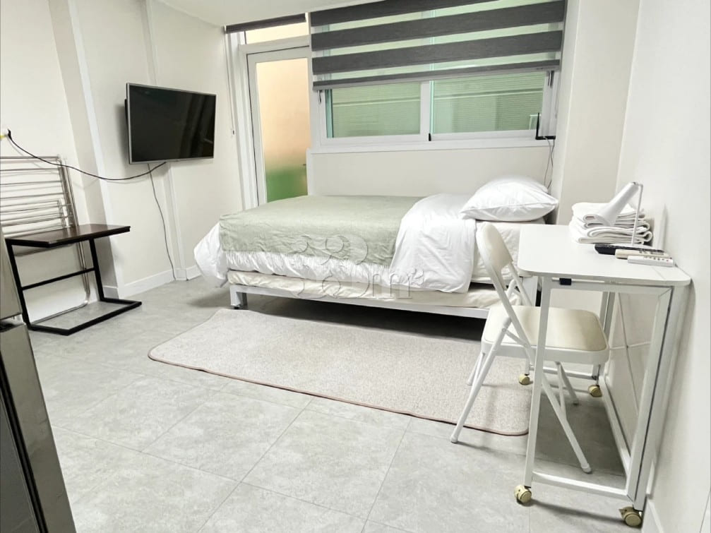 Studio apartment with a balcony 12th image