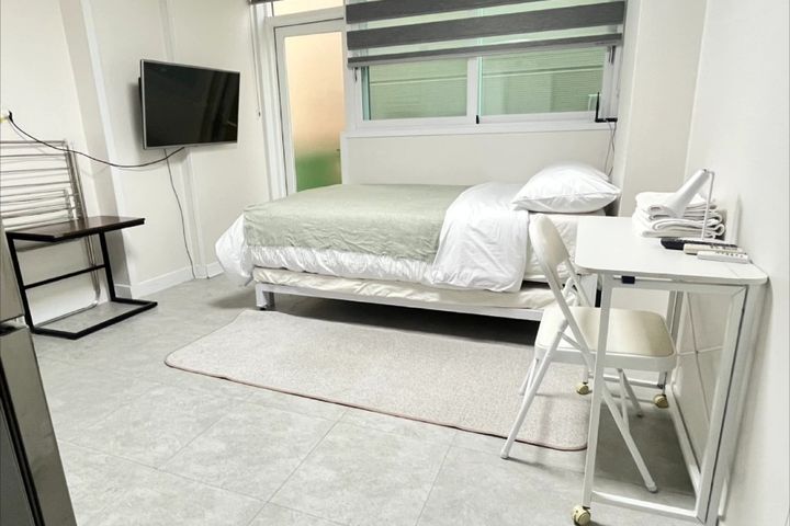 Studio apartment with a balcony 12th image