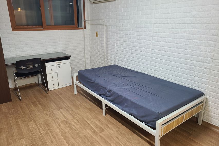 상록수 반지하 104호