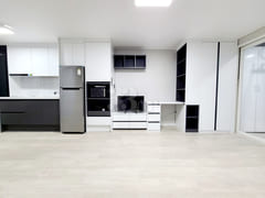Clean, fully-furnished studio apartment 3th image