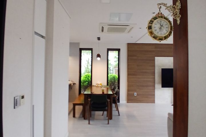 Three-bedroom detached house with a fireplace 9th image