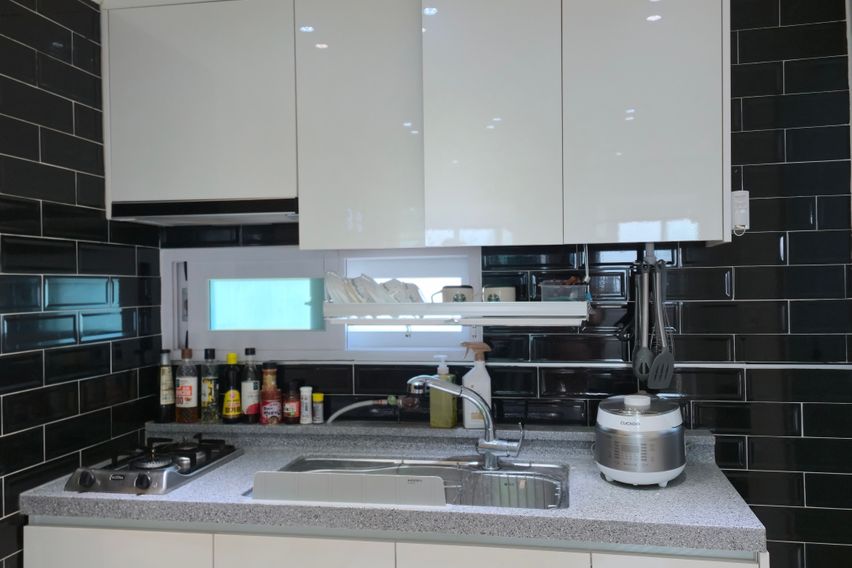 Modern and Clean Villa near Giheung Station 1th image