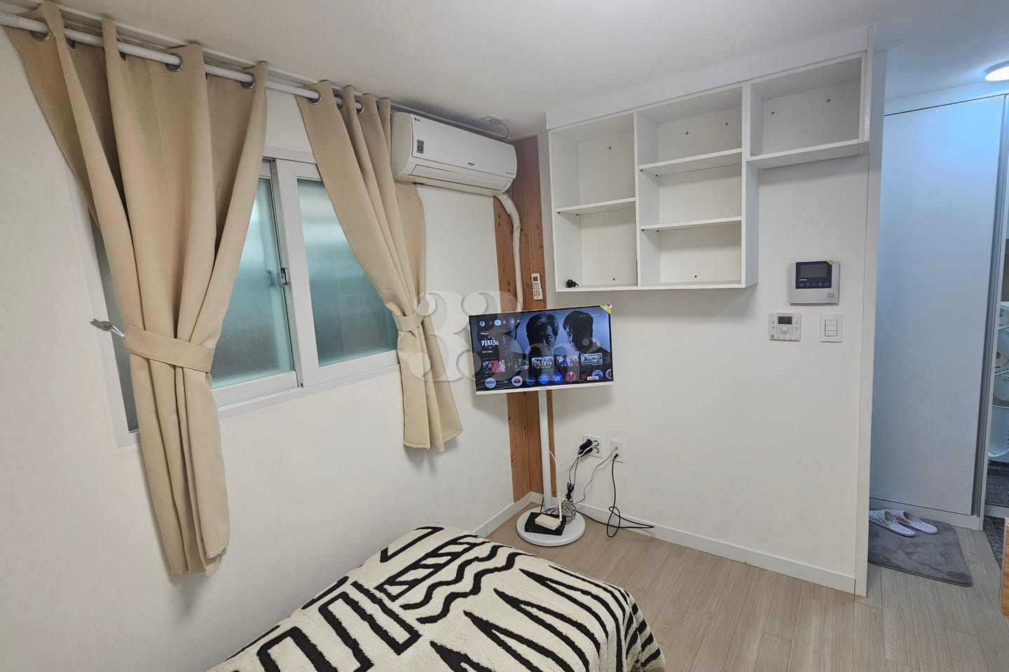A charming, fully furnished home 8th image