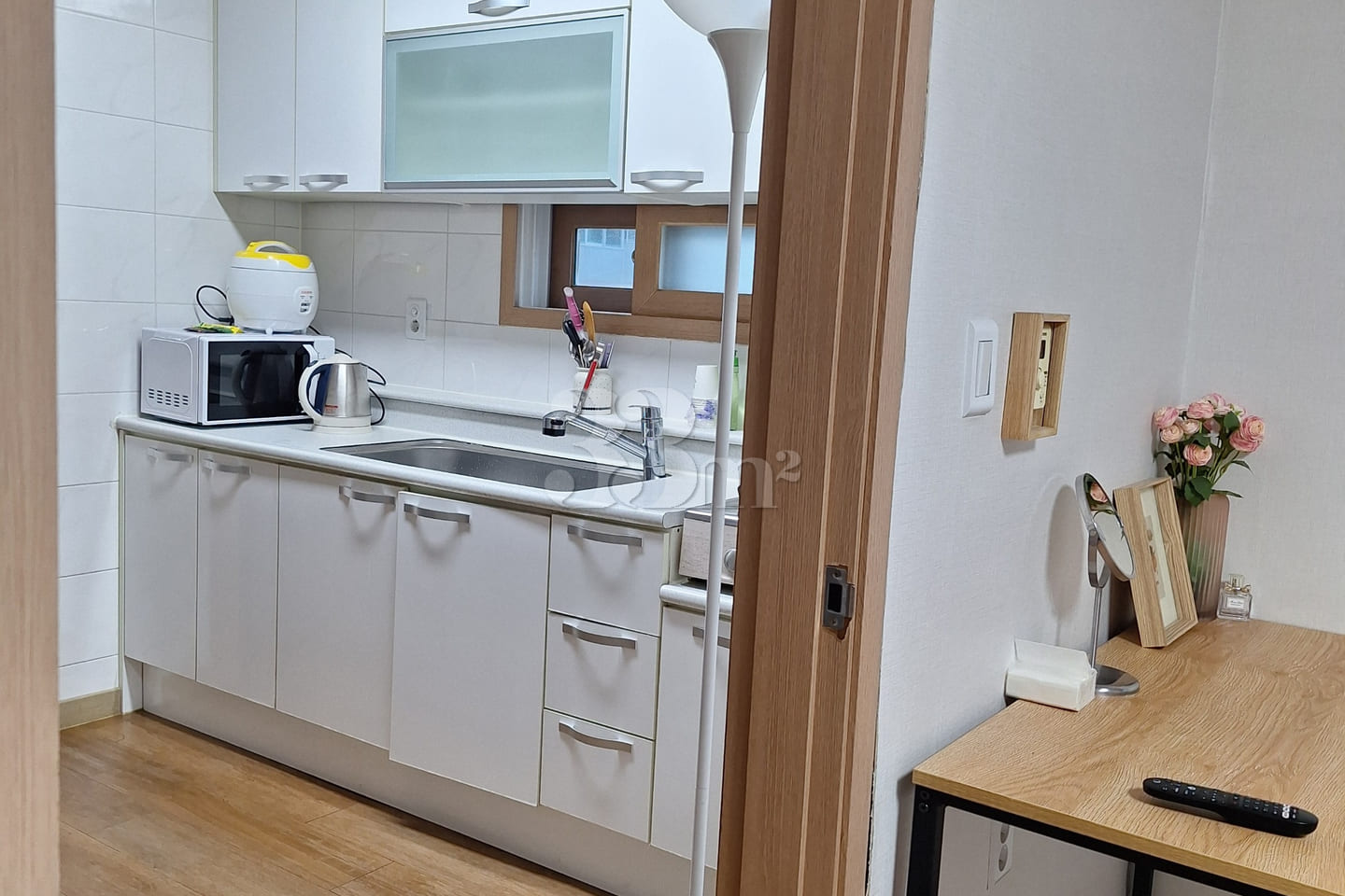 π Two-room unit in front of the Office of Ed 7th image