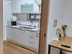 π Two-room unit in front of the Office of Ed 7th image