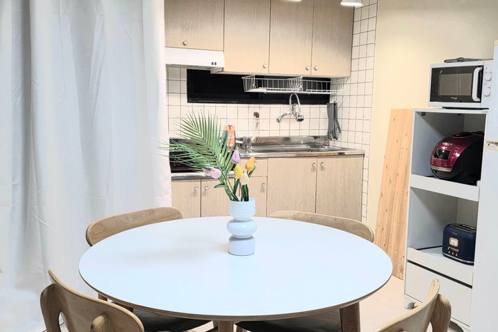 Clean, modern house. 9th image