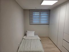 State-of-the-art apartment with a view of Bus 18th image
