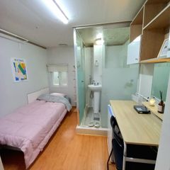 Small and Cozy Room 519 Unit Image