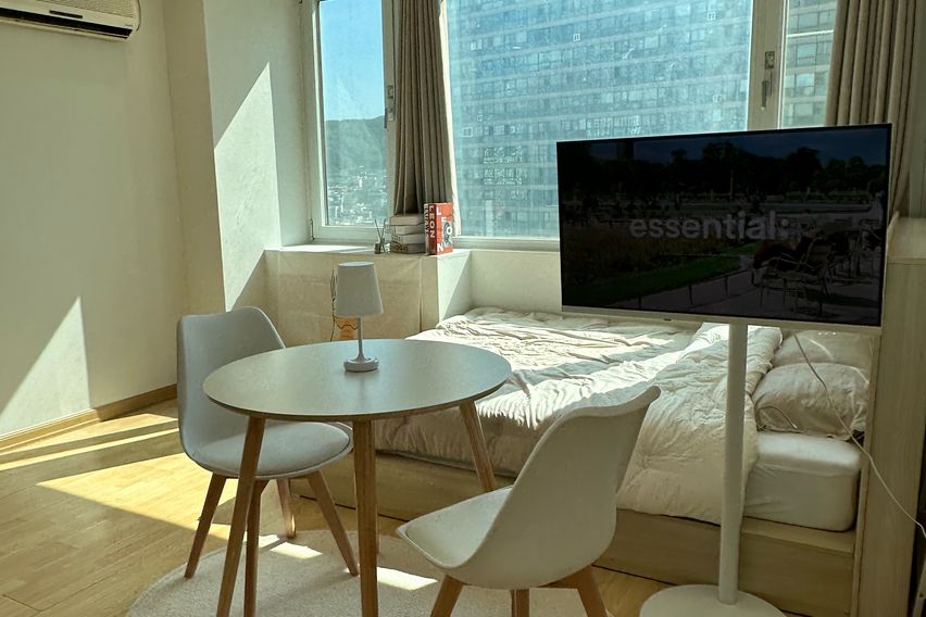 4-minute walk from Seomyeon Station ☀️ Warm H 2th image