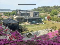 아늑한 솔숲의 전원주택 0번째 이미지
