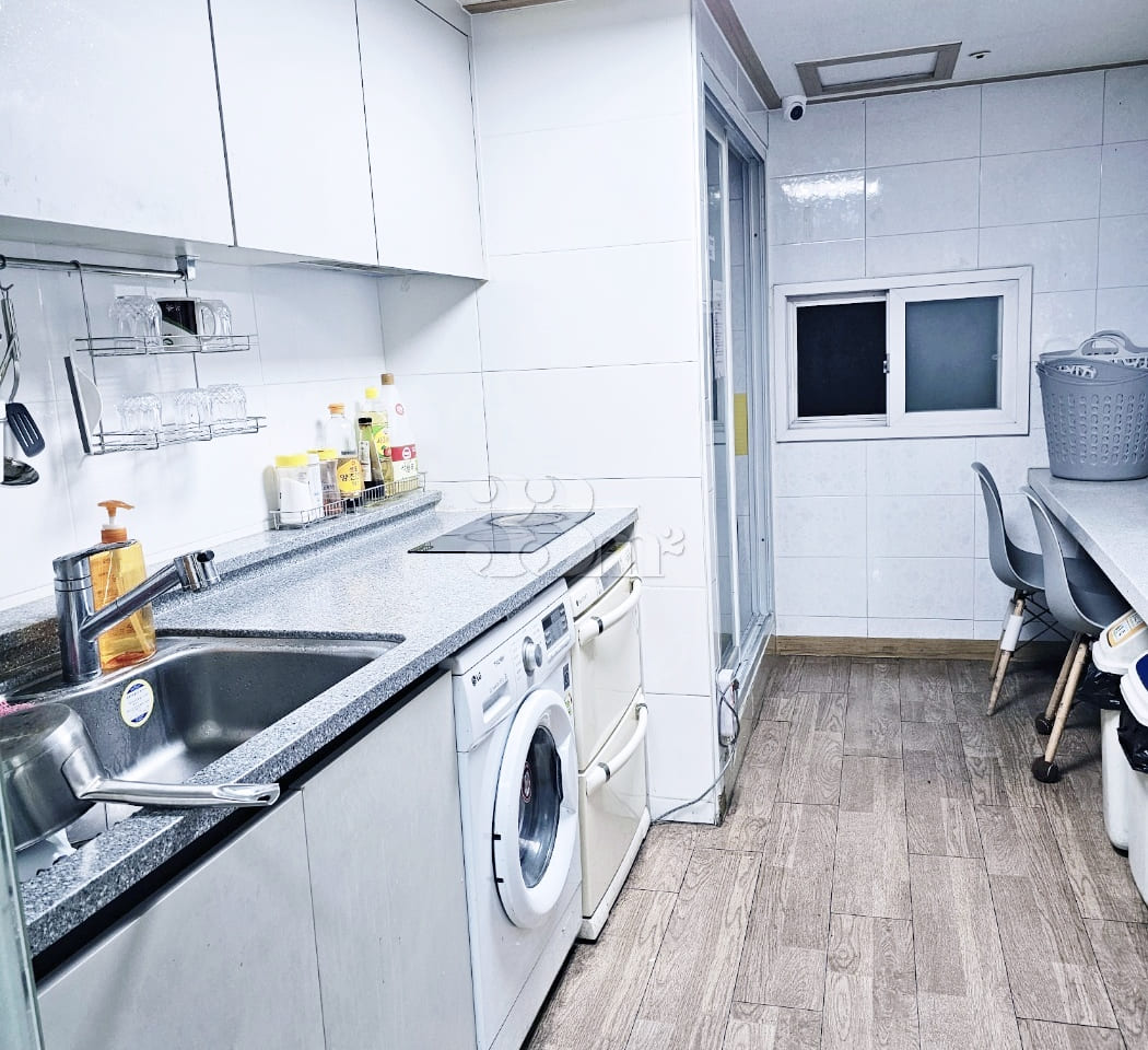 One-room apartment, 2-minute walk from Jamsil 11th image