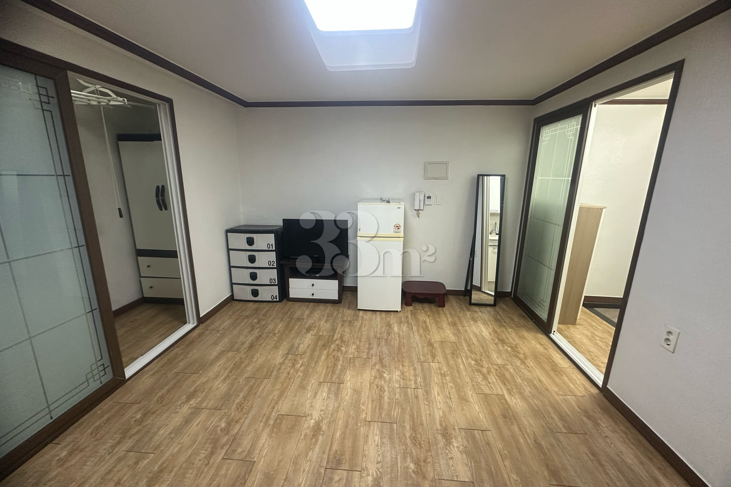 Room 304, a clean room 0th image