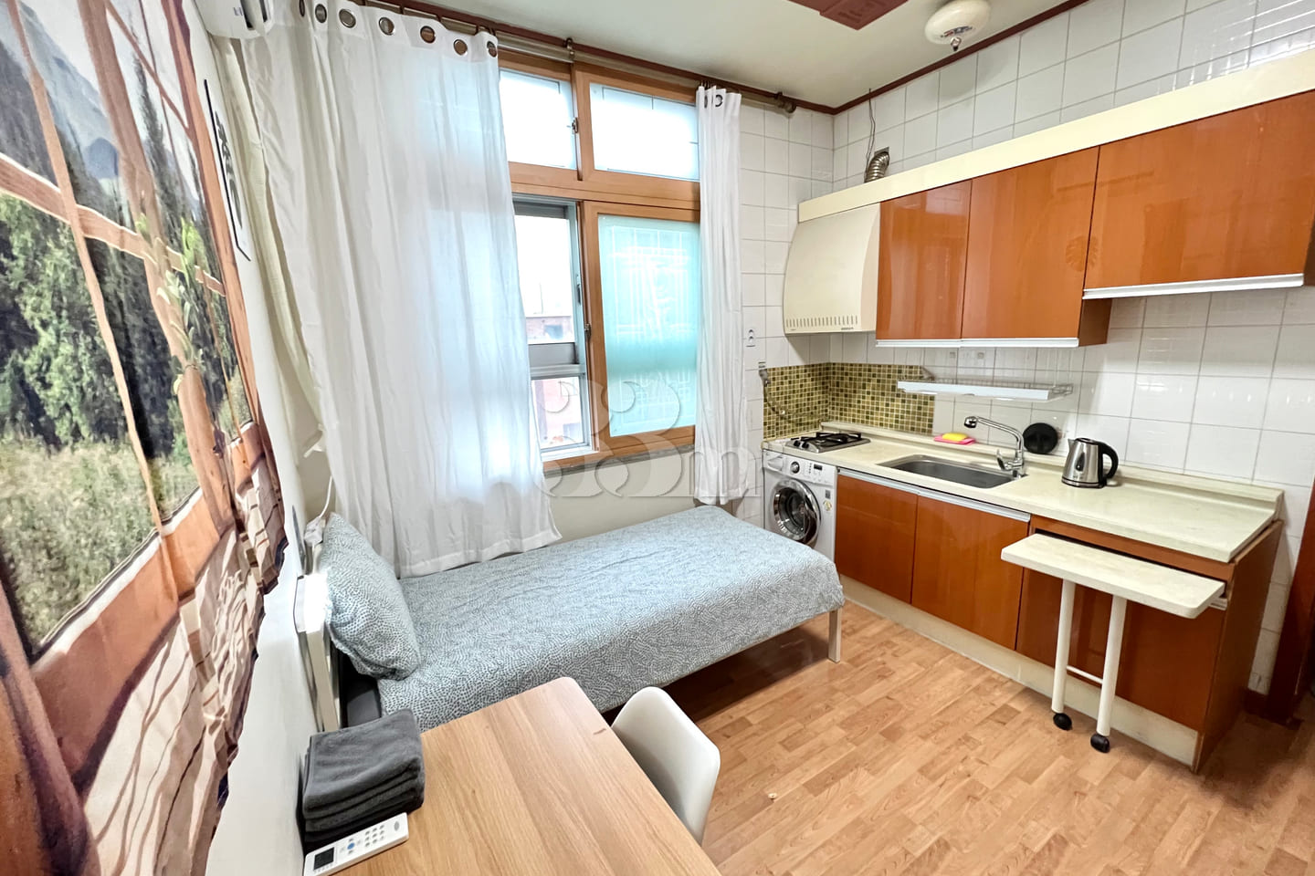 Accommodation with great natural light in Yeo 6th image