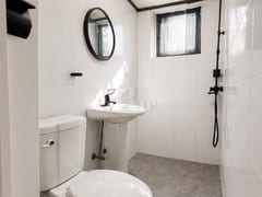 Spacious and pretty room, 3 minutes from Hyeh 6th image