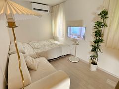 Cozy 2-Room Unit 5th image
