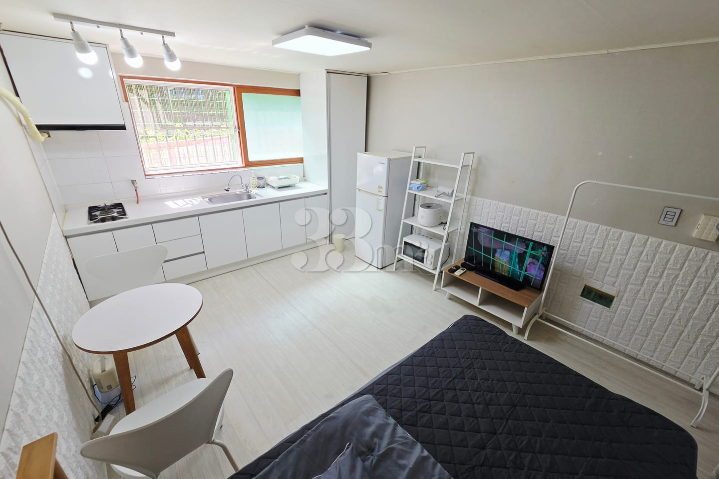 Studio with 2 beds 🏡 Unit 103 0th image