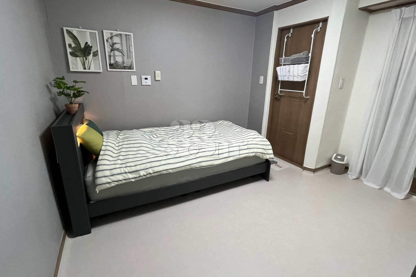 Clean studio apartment on the 2nd floor 3th image