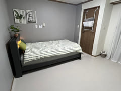 Clean studio apartment on the 2nd floor 3th image
