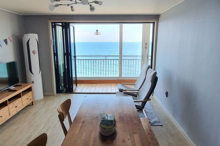 Sunrise Ocean View Apartment 3th image