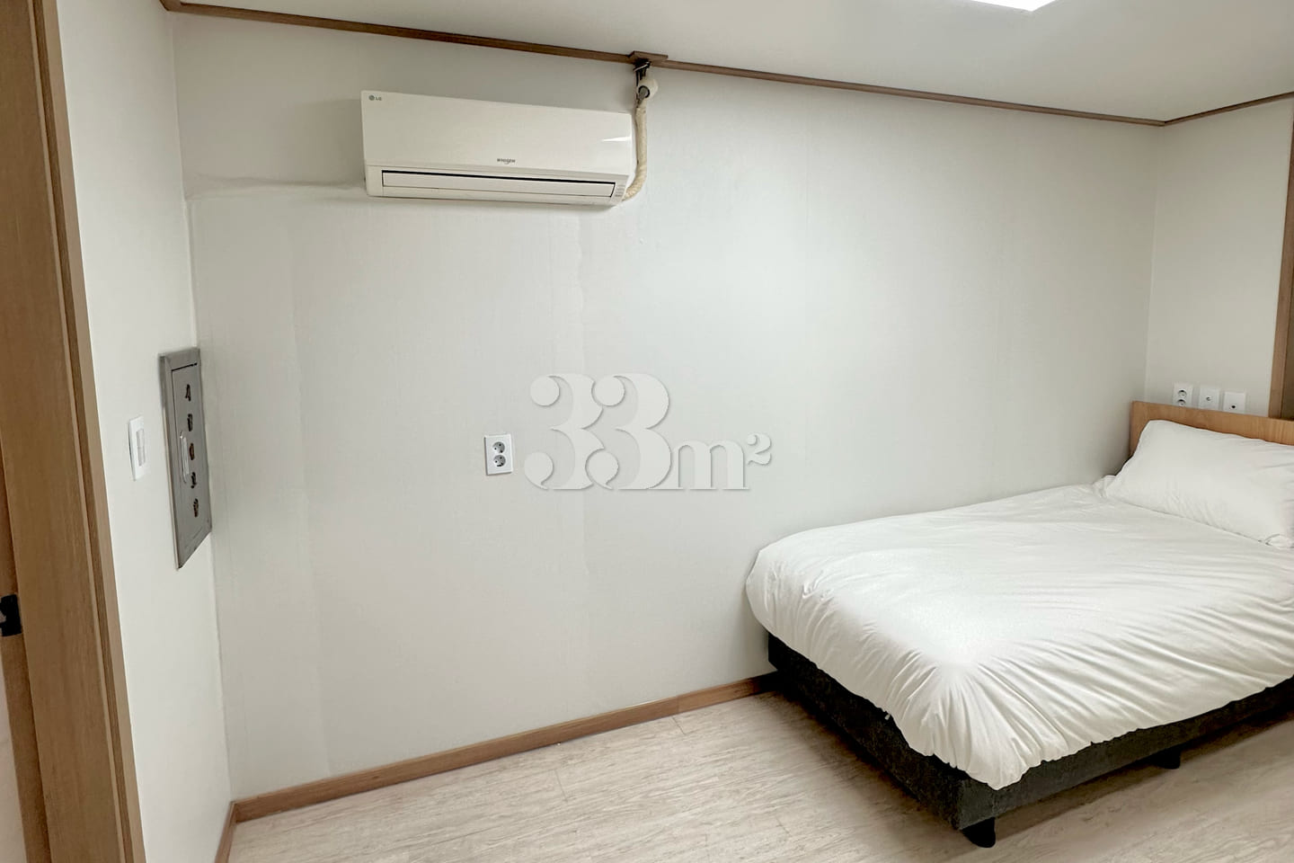 4-minute walk to Sinchon, 9-minute walk to Ho 5th image