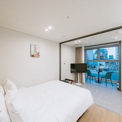 A month-long stay at Archive Hotel Unit Image