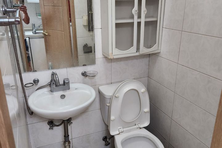 Room 202 5th image