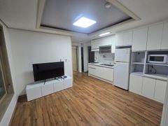 Inquiring about the included amenities/applia 0th image