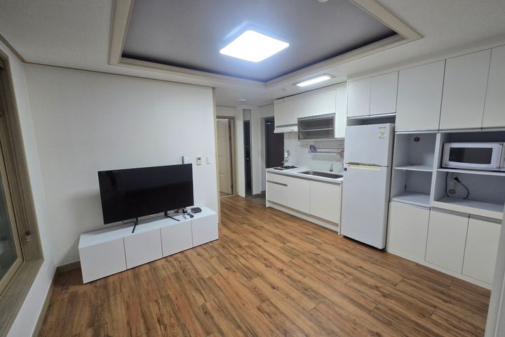 Inquiring about the included amenities/applia 0th image