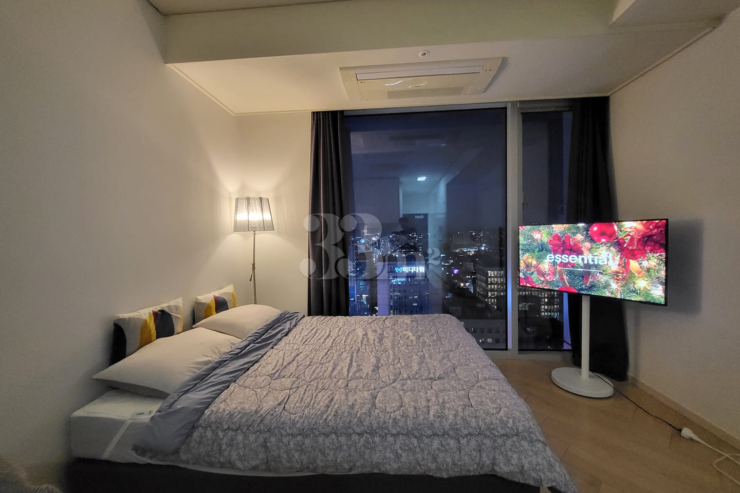 30 seconds from Gangnam Station. View. Fully 1th image