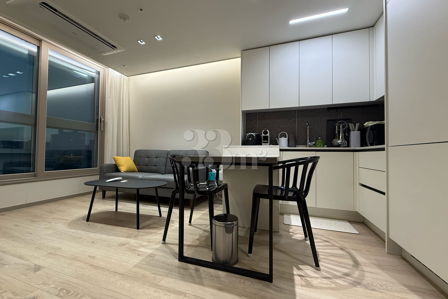 Modern & Clean 0th image