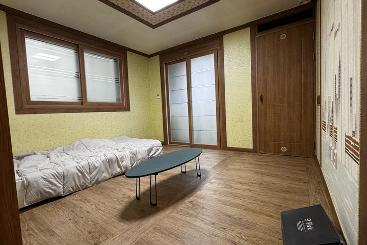 Spacious studio with great natural light and  0th image