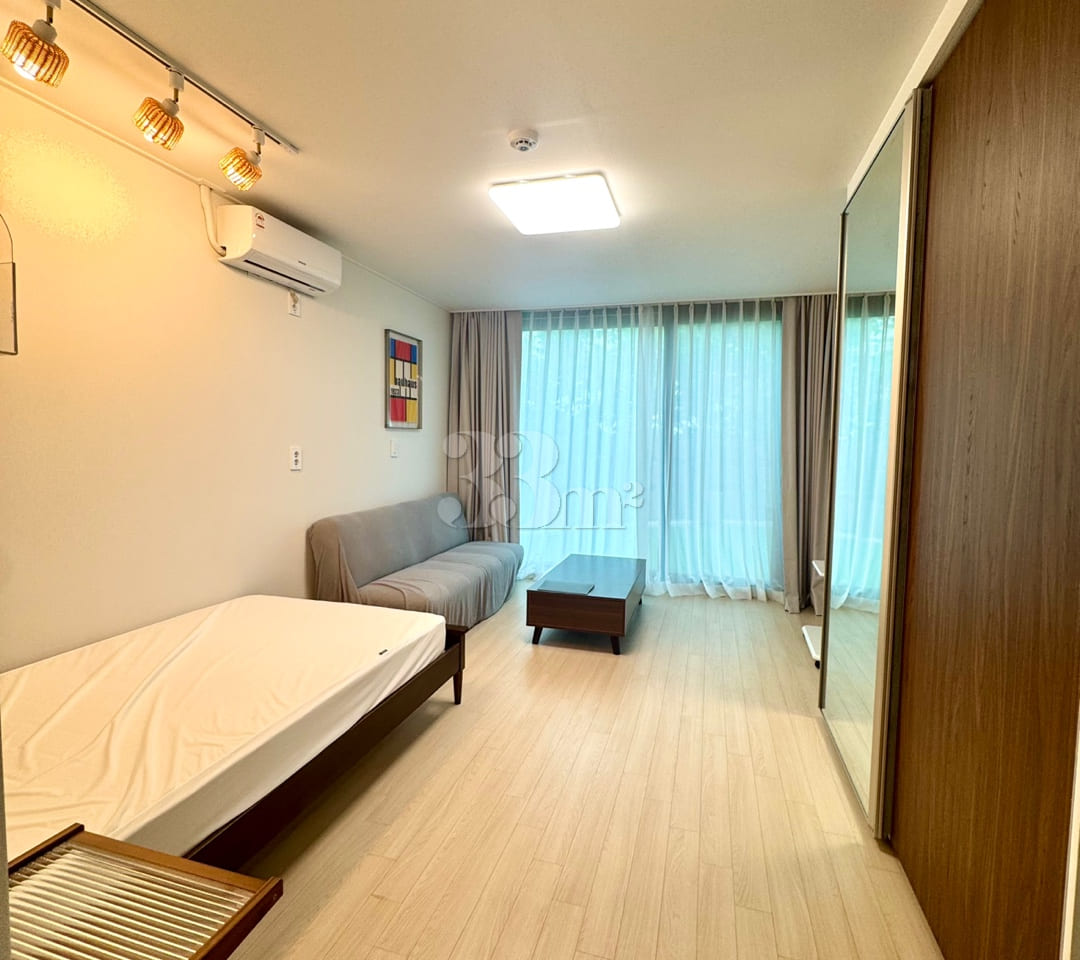 Short-term rental: Newly built, fully furnish 6th image