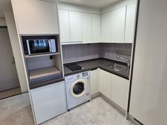 Studio apartment 8th image