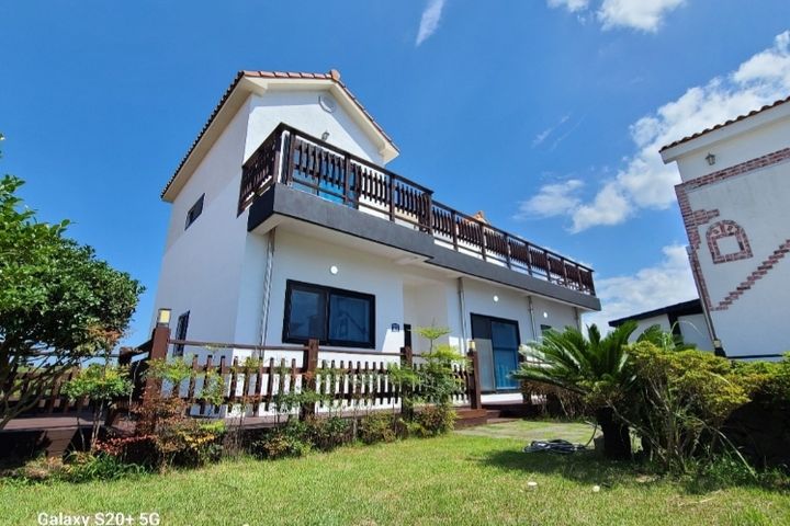 Two-story private house next to Seogwipo Hot 0th image