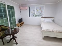 Wildflower Village, Unit 202 0th image