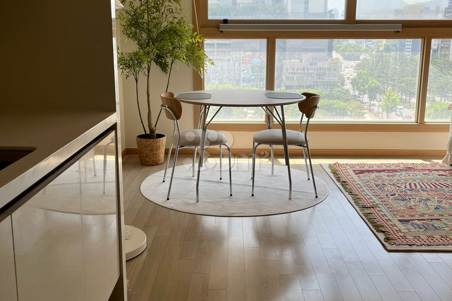Fully furnished two-bedroom apartment near Da 0th image