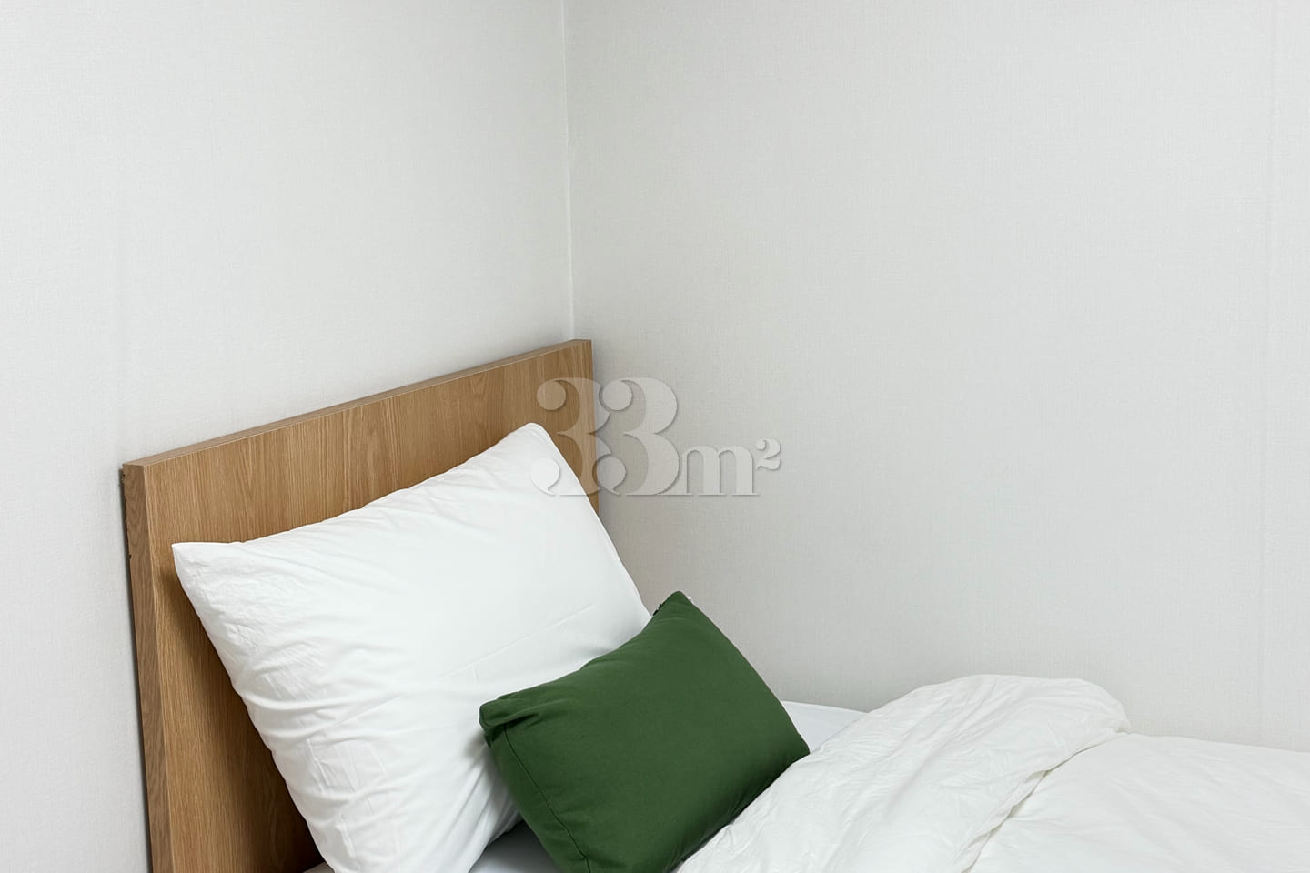 4 minutes to Sinchon, 9 minutes to Hongdae (o 0th image