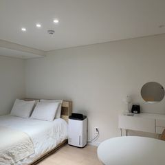 3 minutes from Sillim Station. Stay03 Unit Image