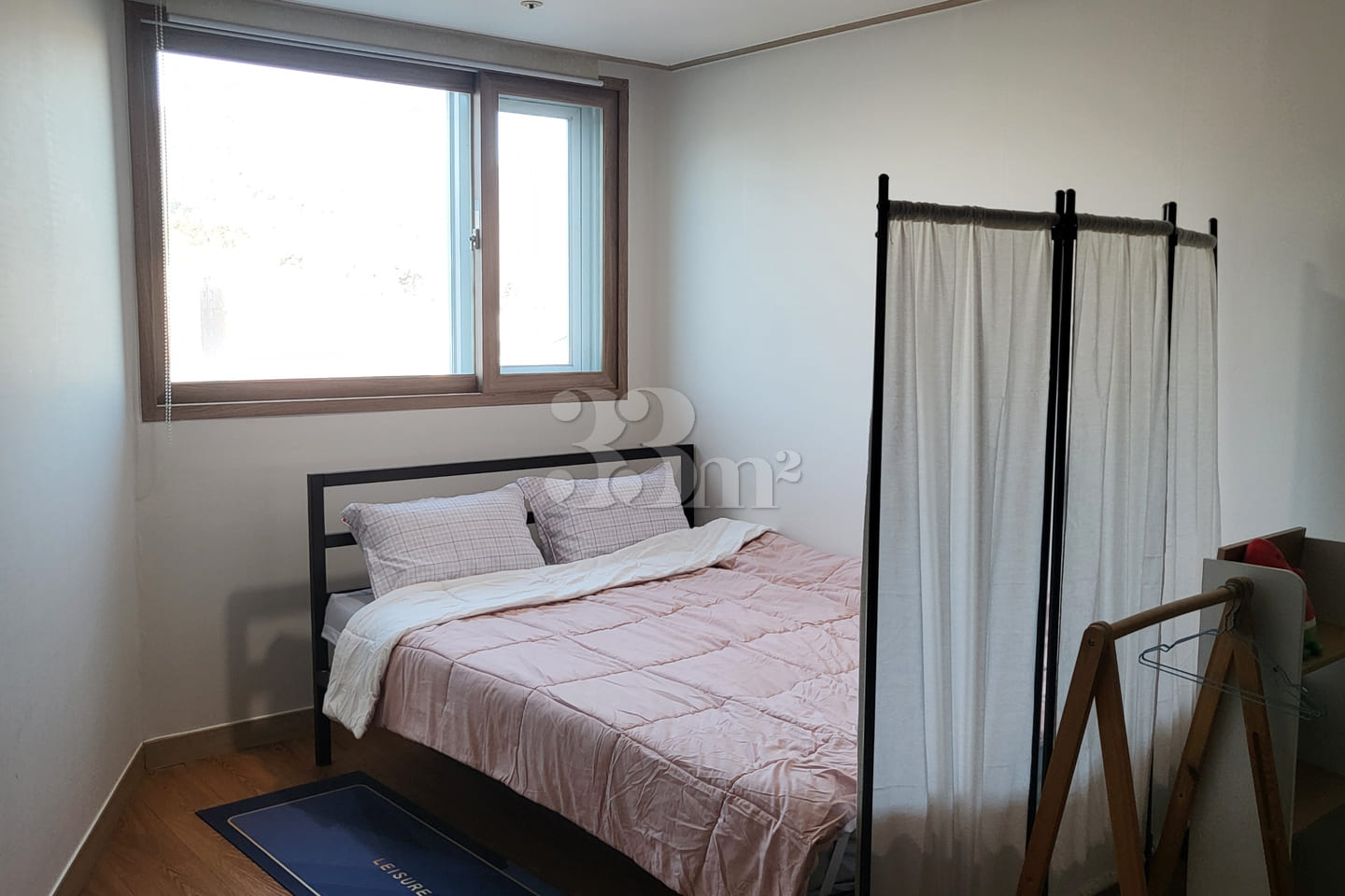 Spacious room, stylish room, close to the sta 2th image