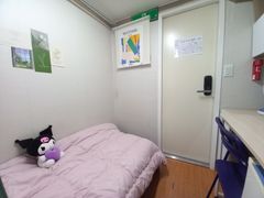 Small and Cozy Room 526 5th image