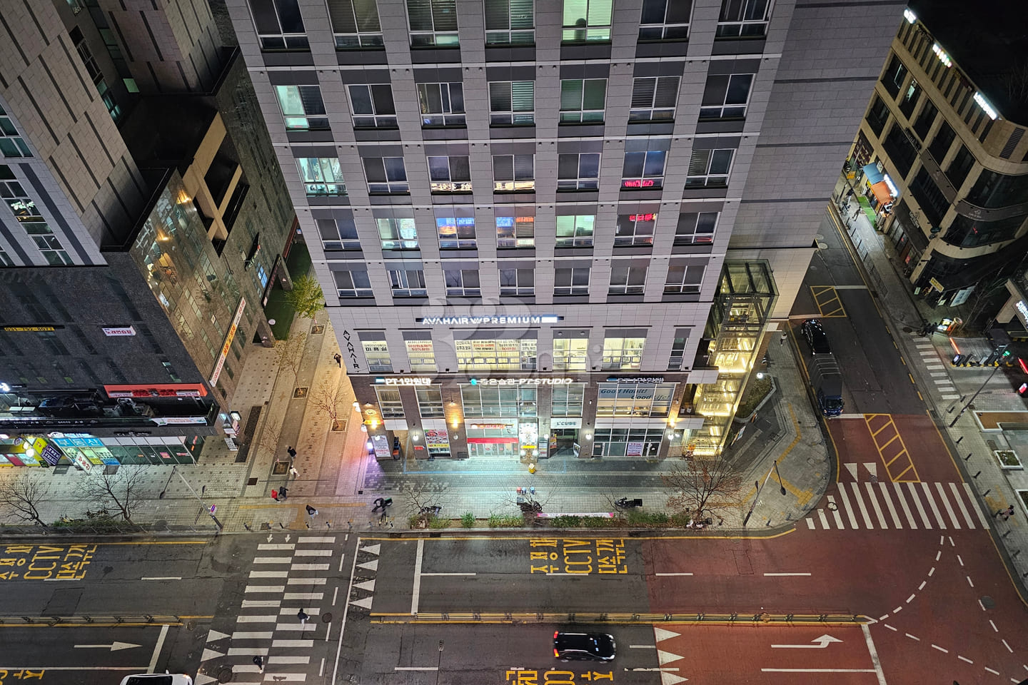 City View High-Rise, Fully Furnished! 11th image