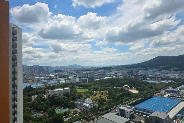 Newly built, fully furnished unit near Seodae 14th image