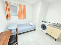 Clean studio apartment in a triple station ar 8th image